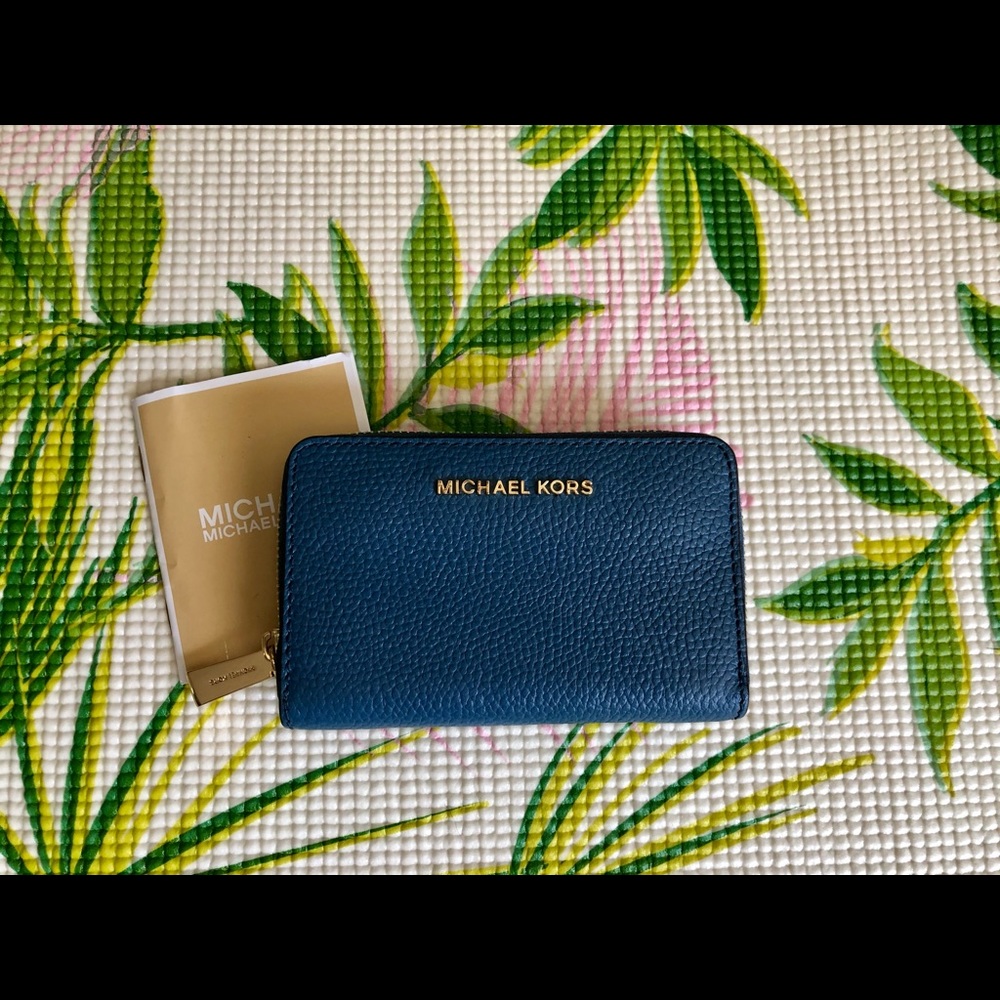 Michael Kors Wallet With Gold Zipper